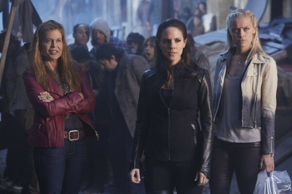 Bo (Anna Silk) is joined by Acacia (Linda Hamilton) and Tamsin (Rachel Skarsten) in a Remnant hunt
