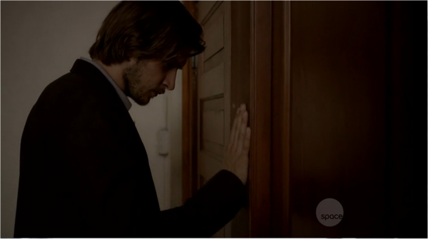 Clay (Greyston Holt) can totally feel the connection in Bitten 1x05